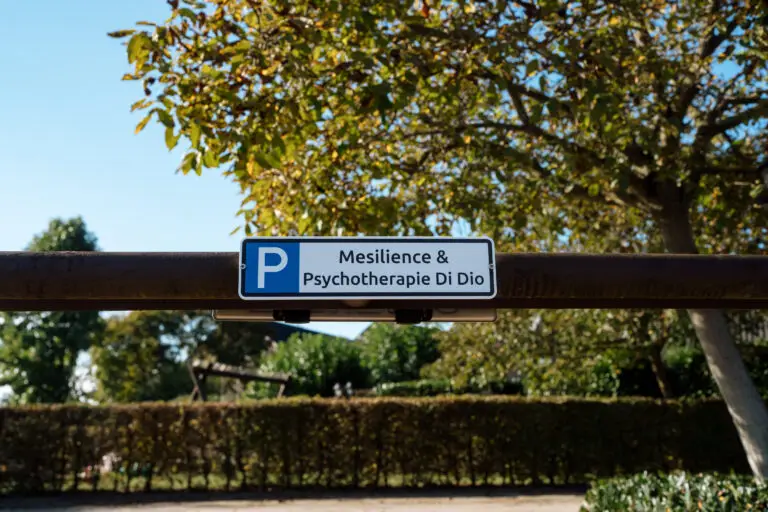 Ausgewiesener Parkplatz der Praxis von Denise Di Dio